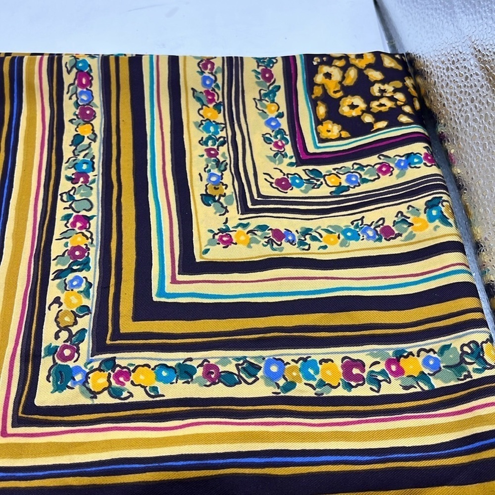 Totes Large Floral Scarf 30” x 30” Square 100% Polyester Made in Italy Floral